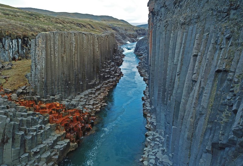 Professional vacation photoshoot in Stuðlagil Canyon, Iceland