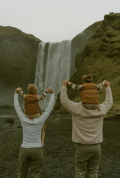 Family photoshoot at Skógafoss by Christine Q