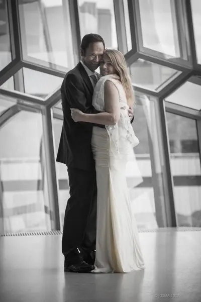 Honeymoon photoshoot in Reykjavík by Johann K