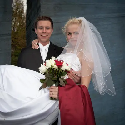 Wedding photoshoot in Reykjavík by Johann K