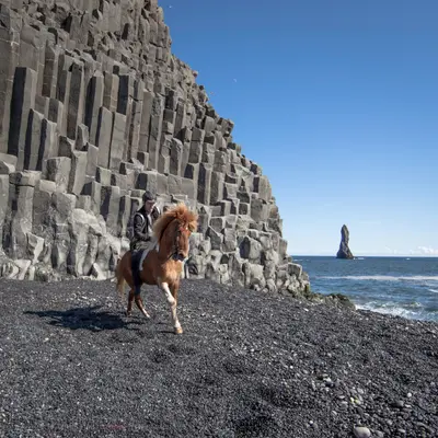 Friends Trip photoshoot at Reynisfjara by Johann K