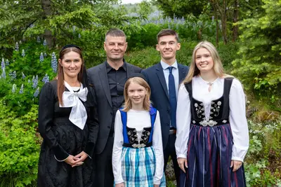 Family photoshoot in North Iceland by Annsy