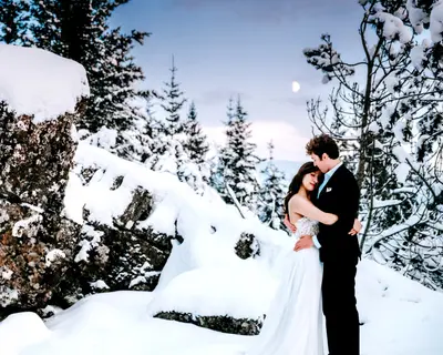 Wedding photoshoot in Þingvellir by Misha M