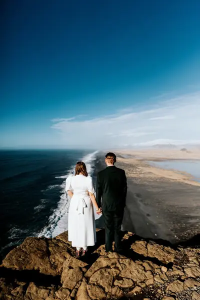 Wedding photoshoot in Dyrhólaey by Misha M