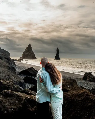 Couples photoshoot in Reynisfjara by Misha M