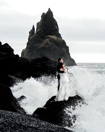 Wedding photoshoot in Reynisfjara by Misha M