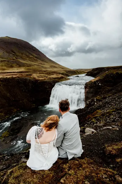 Wedding photoshoot in Þingvellir by Misha M
