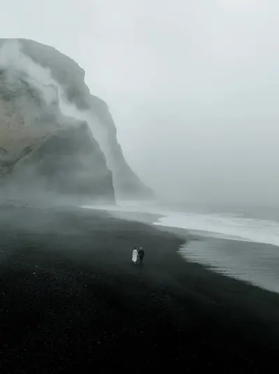 Wedding photoshoot in Reynisfjara by Misha M