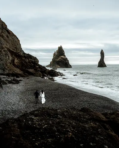 Wedding photoshoot in Reynisfjara by Misha M