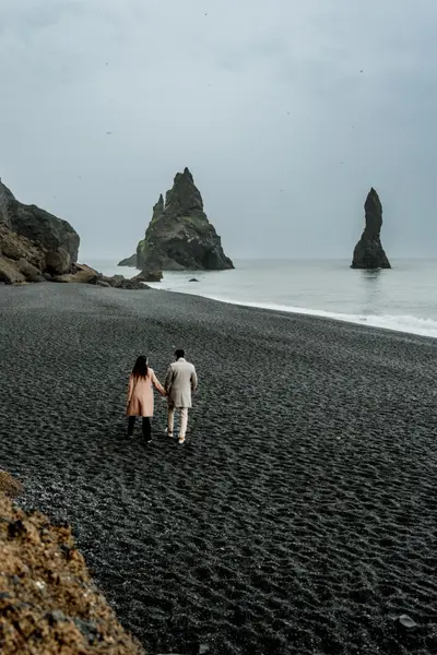Engagement photoshoot in Reynisfjara by Misha M