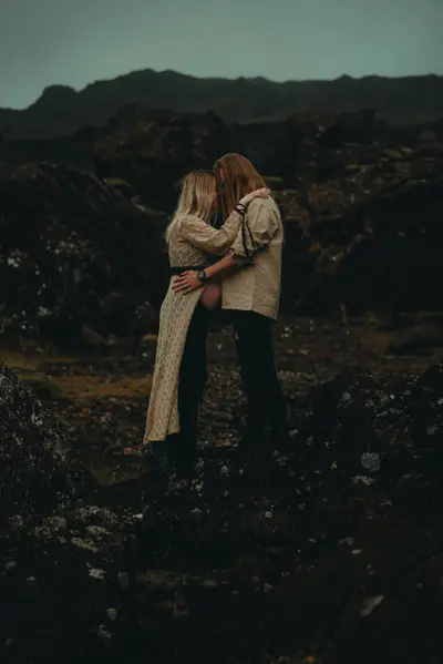 Couples photoshoot on the Reykjanes Peninsula by Lisa N