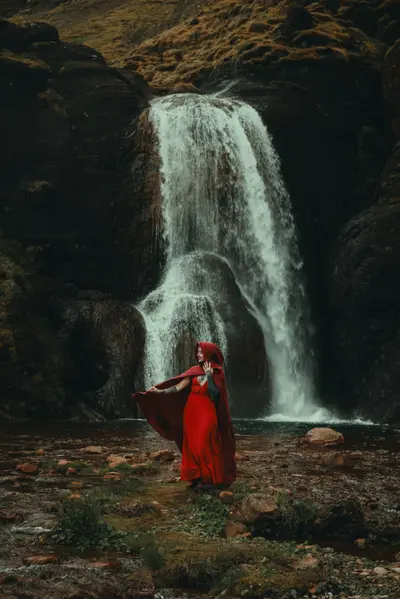 Solo Portrait photoshoot in Reykjavík by Lisa N