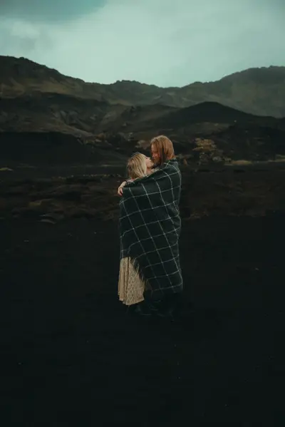 Couples photoshoot on the Reykjanes Peninsula by Lisa N